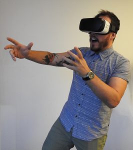 virtual-reality-1389034_1920